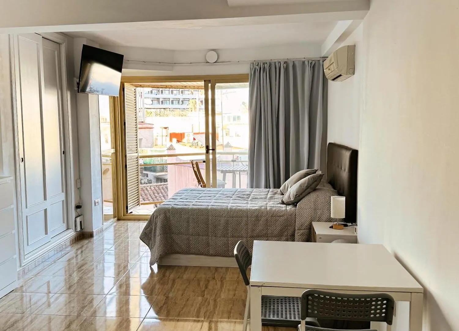 Nogalera Center Apartment With A Stunning Terrace Τορρεμολίνος